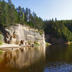 Ērģeļu klintis, Pieškaļu vai Pieškalnu iezis Ērģeļu klintis, Pieškaļu vai Pieškalnu iezis