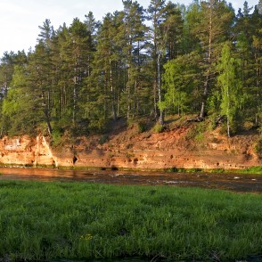 Sarkanās jeb Pietraga klintis Sarkanās jeb Pietraga klintis