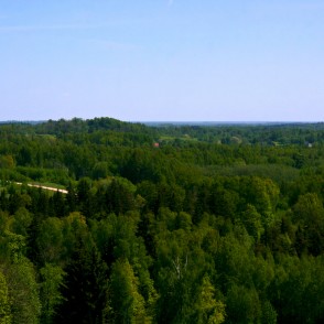 Skats no Gaiziņkalna vecā skatu torņa Skats no Gaiziņkalna vecā skatu torņa