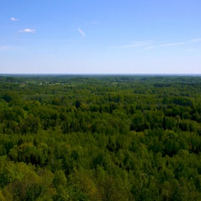 Skats no Gaiziņkalna vecā skatu torņa Skats no Gaiziņkalna vecā skatu torņa