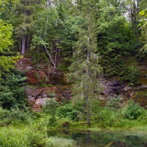 Spoguļu klintis (Cīrulīšu klintis) Spoguļu klintis (Cīrulīšu klintis)