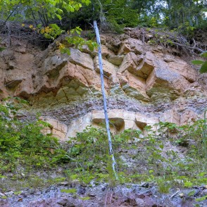 Dolomīta atsegums - Īļaku iezis Dolomīta atsegums - Īļaku iezis