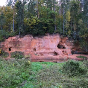 Bezdelīgu klintis rudenī Bezdelīgu klintis rudenī
