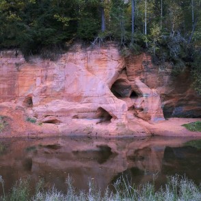 Bezdelīgu klintis Skaņākalna dabas parkā Bezdelīgu klintis Skaņākalna dabas parkā