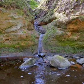 Neliels ūdenskritums Lorumupītes kanjonā Neliels ūdenskritums Lorumupītes kanjonā