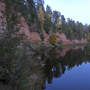 Neļķu klintis rudenī, vakarā pēc saulrieta Neļķu klintis rudenī, vakarā pēc saulrieta