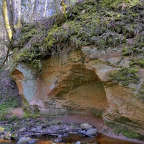 Lorumupes smilšakmens atsegumi Lorumupes smilšakmens atsegumi