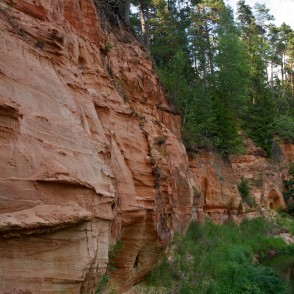 Neļķu klintis un alas Neļķu klintis un alas