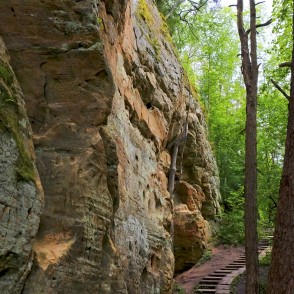 Ejot pa Līču-Laņģu klinšu taku Ejot pa Līču-Laņģu klinšu taku