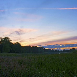 Vilkmuižas ezers pēc saulrieta Vilkmuižas ezers pēc saulrieta