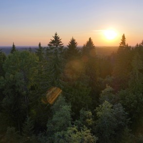 Skats no Dēliņkalna skatu torņa saulrietā Skats no Dēliņkalna skatu torņa saulrietā
