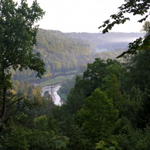 Skats uz Gaujas senieleju no Ķeizarkrēsla Skats uz Gaujas senieleju no Ķeizarkrēsla