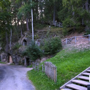 Pagrabi Lustūža smilšakmens iezī Pagrabi Lustūža smilšakmens iezī