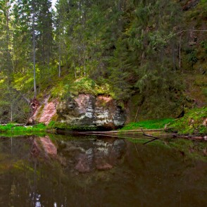 Melnais iezis (blakus lielajam iezim) Melnais iezis (blakus lielajam iezim)