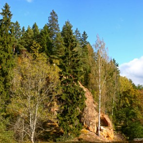 Smilšakmens klints – Lustūzis (Līgatne) Smilšakmens klints – Lustūzis (Līgatne)