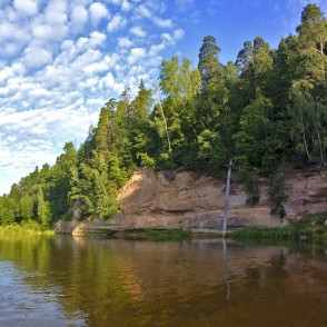 Velnalas klintis un Velna ala Velnalas klintis un Velna ala