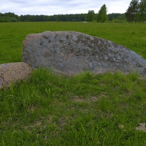 Vecvisminu bedrīšakmens Vecvisminu bedrīšakmens