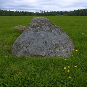 Vecvisminu bedrīšakmens Vecvisminu bedrīšakmens