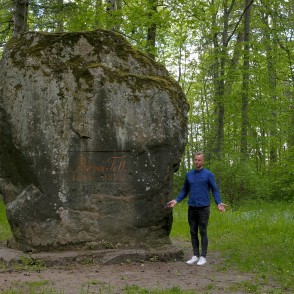 Dižakmens "Vadakstes valdnieks", Ezere Dižakmens "Vadakstes valdnieks", Ezere