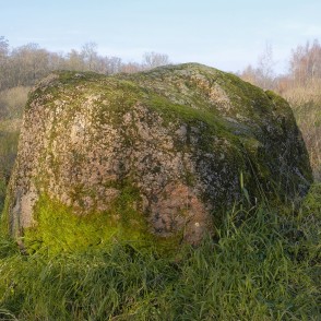 Kapsēdes Rudais akmens – bedrīšakmens Kapsēdes Rudais akmens – bedrīšakmens