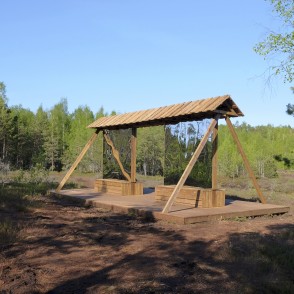 Stends ar spoguļiem Medema purva takā Stends ar spoguļiem Medema purva takā