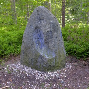 Akmens skulptūras Bernātu izziņas takās Akmens skulptūras Bernātu izziņas takās