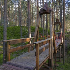 Koka tilts Bernātu izziņas takās Koka tilts Bernātu izziņas takās