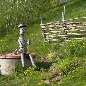 Pie avotiņa Satiķu dabas takā Pie avotiņa Satiķu dabas takā