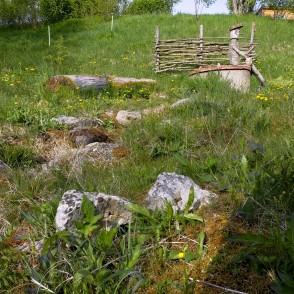 Pie avotiņa Satiķu dabas takā Pie avotiņa Satiķu dabas takā