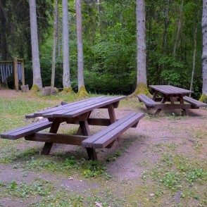 Atpūtas vieta Gārsenes meža parkā Atpūtas vieta Gārsenes meža parkā