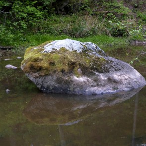 Akmens Viesatas upē Akmens Viesatas upē