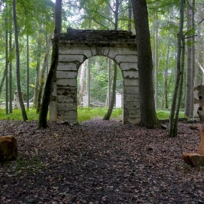 Baronu Fon Firksu dzimtas kapenes Baronu Fon Firksu dzimtas kapenes