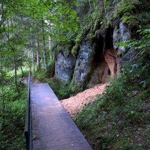 Sarkanās (Red) Cliffs Nature Trail Sarkanās (Red) Cliffs Nature Trail