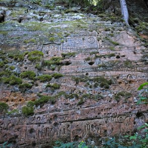 Described Sandstone, Sarkanās Cliffs Nature Trail Described Sandstone, Sarkanās Cliffs Nature Trail
