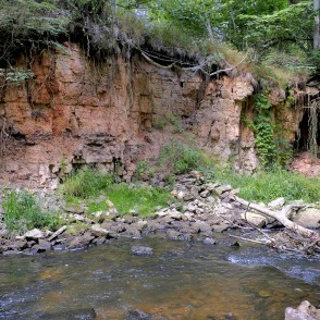 Dolomīta atsegumi Vizlas upes krastā Dolomīta atsegumi Vizlas upes krastā