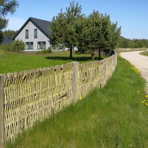 Zedeņu žogs Papes Ķoņu ciemā Zedeņu žogs Papes Ķoņu ciemā
