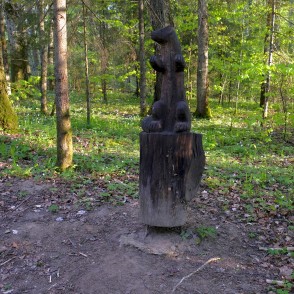 Sermuliņa skulptūra Kalētu mežaparkā Sermuliņa skulptūra Kalētu mežaparkā