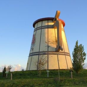 Minhauzena milzu alus kauss Minhauzena milzu alus kauss