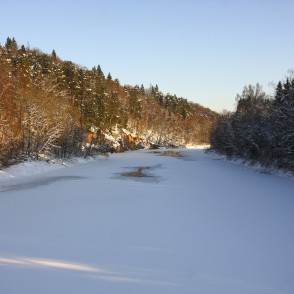 Velnalas klintis Siguldā, ziemā Velnalas klintis Siguldā, ziemā