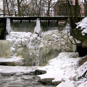Alekšupītes leduskritums ziemā Alekšupītes leduskritums ziemā