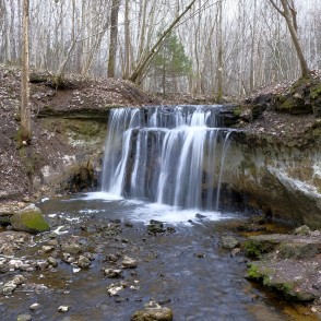 Daudas ūdenskritums agrā pavasarī Daudas ūdenskritums agrā pavasarī