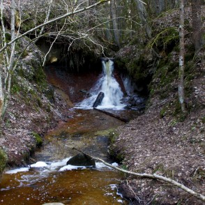 Zārtapu ūdenskritums pavasarī Zārtapu ūdenskritums pavasarī