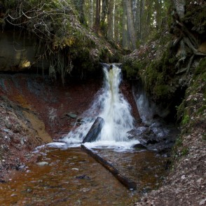 Zārtapu ūdenskritums pavasarī Zārtapu ūdenskritums pavasarī