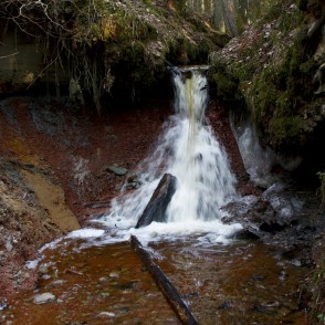 Zārtapu ūdenskritums pavasarī Zārtapu ūdenskritums pavasarī