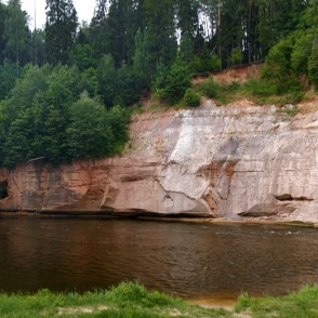 Gauja pie Ķūķu klintīm Gauja pie Ķūķu klintīm