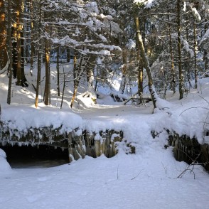 Oļupītes ūdenskritums ziemā Oļupītes ūdenskritums ziemā