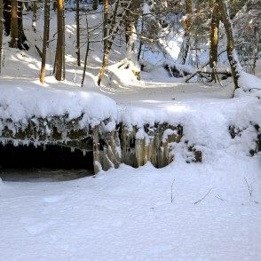 Oļupītes ūdenskritums ziemā Oļupītes ūdenskritums ziemā