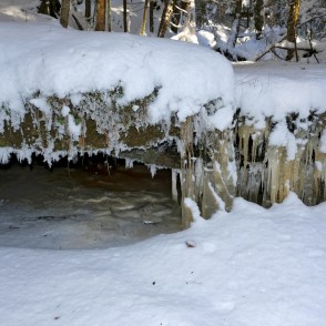 Oļupītes ūdenskritums ziemā Oļupītes ūdenskritums ziemā