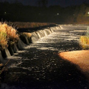 Prožektoru izgaismota Ventas rumba naktī Prožektoru izgaismota Ventas rumba naktī