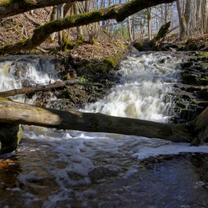 Glāžšķūņa ūdenskritums Glāžšķūņa ūdenskritums